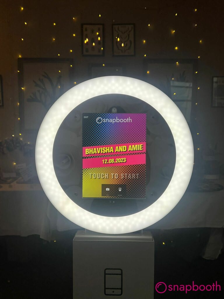 custom start screen for selfie pod photo booth